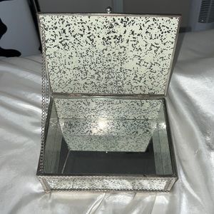 Jewelry box